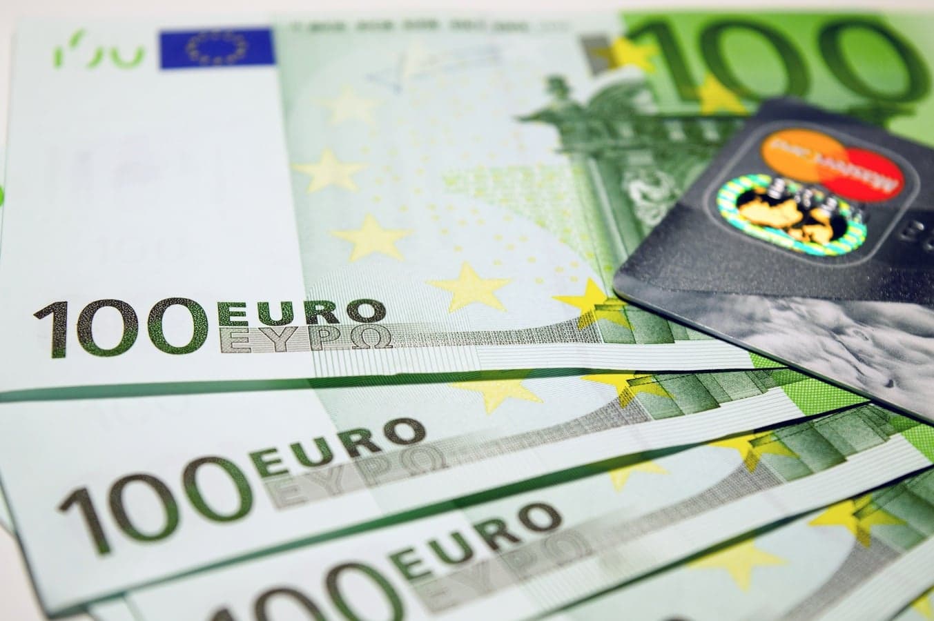 Za (miliony) euro sprzedamy własną matkę. Proces już się rozpoczął / Felieton sobotni Jana Azji Kowalskiego