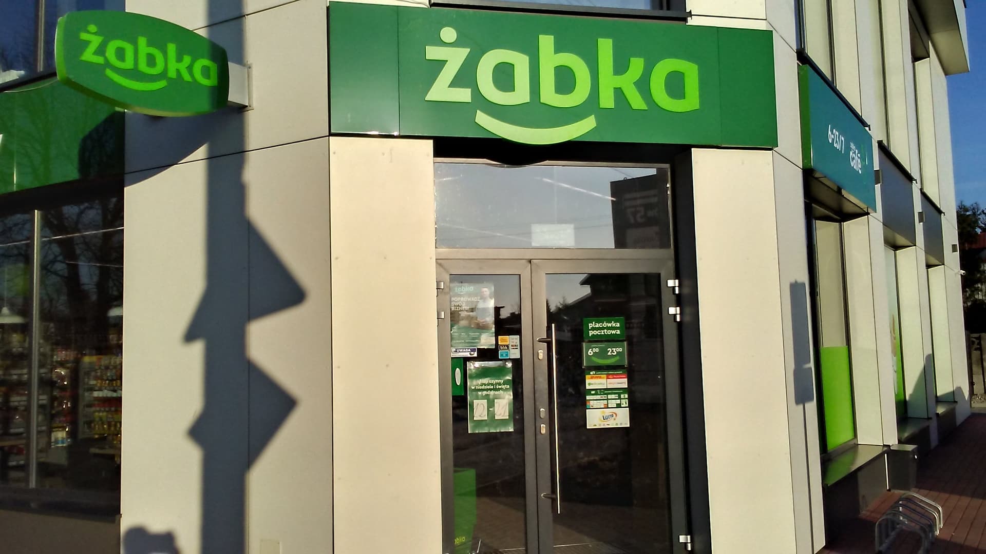 Ewolucja popularnej sieci sklepów. Czym jeszcze zaskoczy nas Żabka?