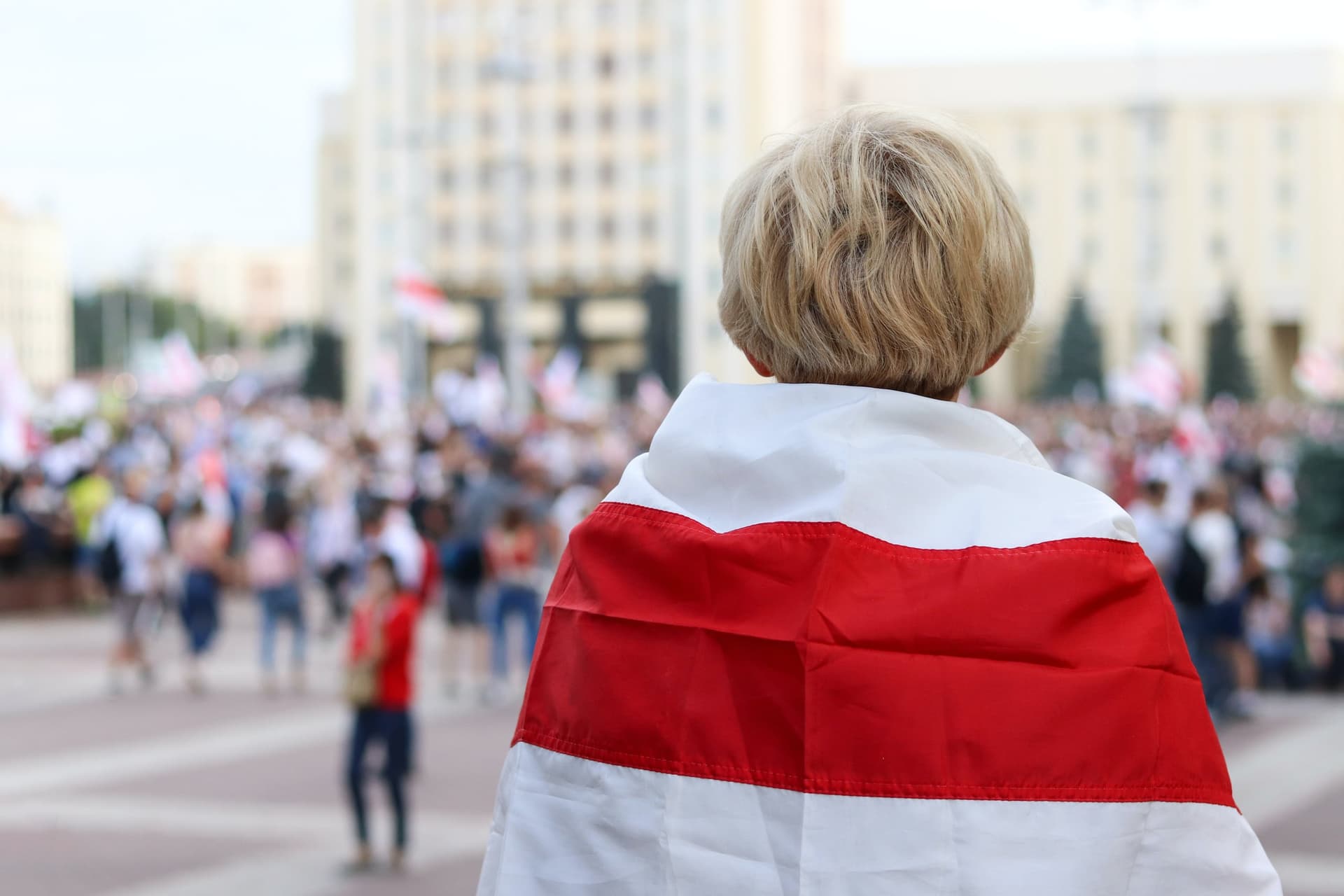 Aleś Zarembiuk: większość społeczeństwa białoruskiego jest za Ukrainą mimo propagandy, która jest tylko obrazkiem