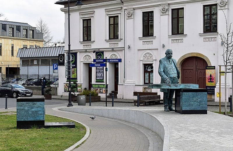 Mikro kino, powidło i odzyskany Wawel czyli ulica Juliusza Lea w Krakowie