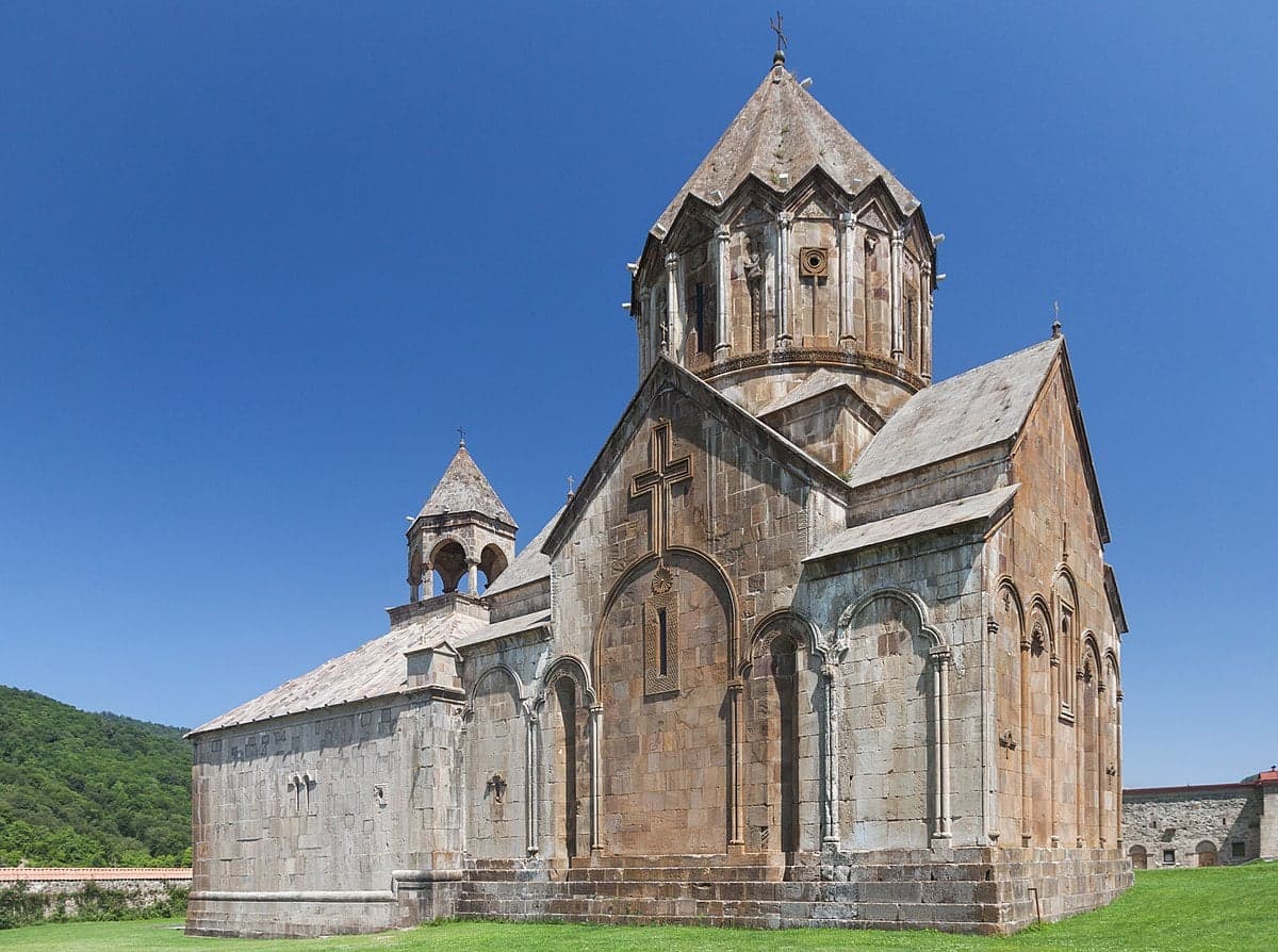 • Na zdjęciu: Kościół Świętego Jana Chrzciciela. Klasztor Gandzasar. Górski Karabach, autor: Marcin Konsek, CC-BY-SA 4.0, Wikimedia Commons: