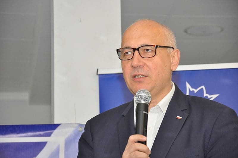 Joachim Brudziński: Nachodźcy traktowani jako uchodźcy. Do tego zobowiązuje nas dyrektywa azylowa