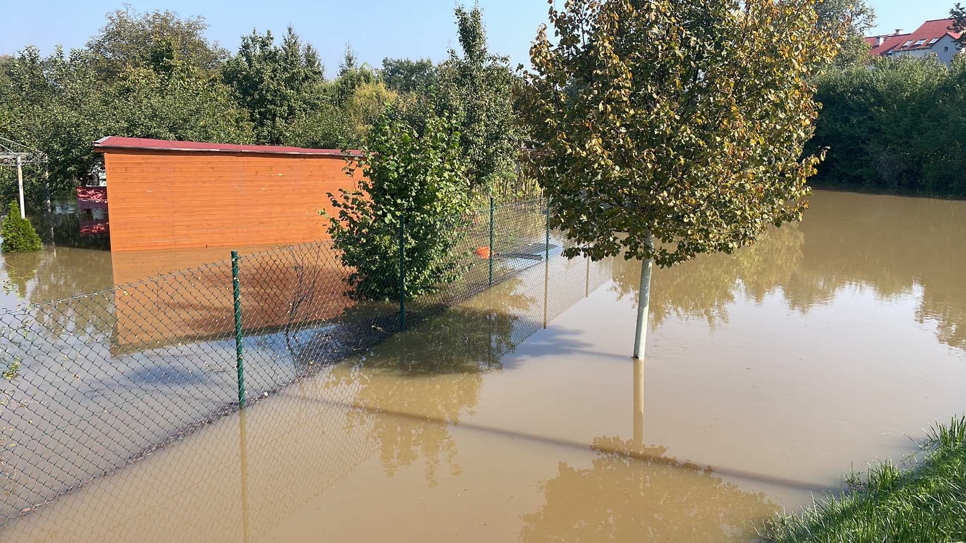 Mieszkaniec wrocławskich Stabłowic: sytuacja zmienia się diametralnie. Rzeka Bystrzyca przybiera bardzo szybko