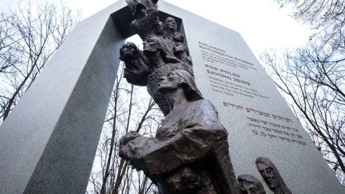 Powstał pomnik Polaków ratujących Żydów. „Francuz miał nieprzyjemności, Polakowi mordowano dzieci”