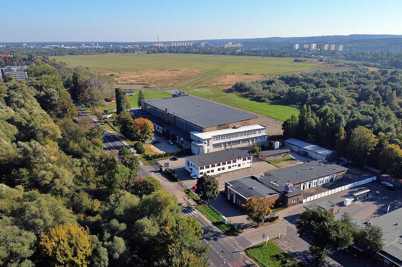 Konflikt wokół Aeroklubu Szczecińskiego. „Lotnisko w Dąbiu jest zarządzane w sposób skrajnie nieefektywny”