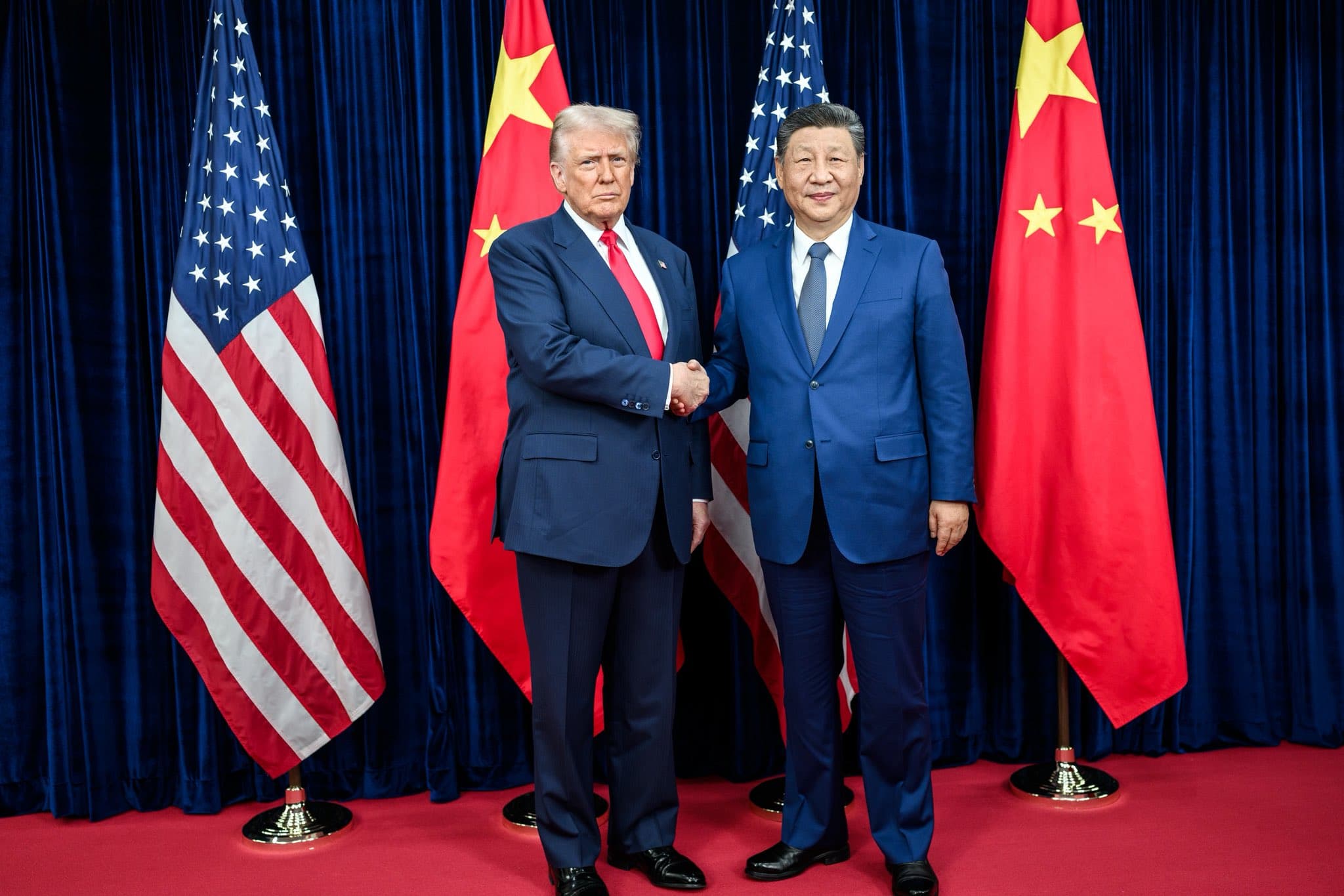 Trump i geopolityka cieśnin. Jak Ameryka zaciska gospodarczy pierścień wokół Chin. Felieton Bogdana Feręca