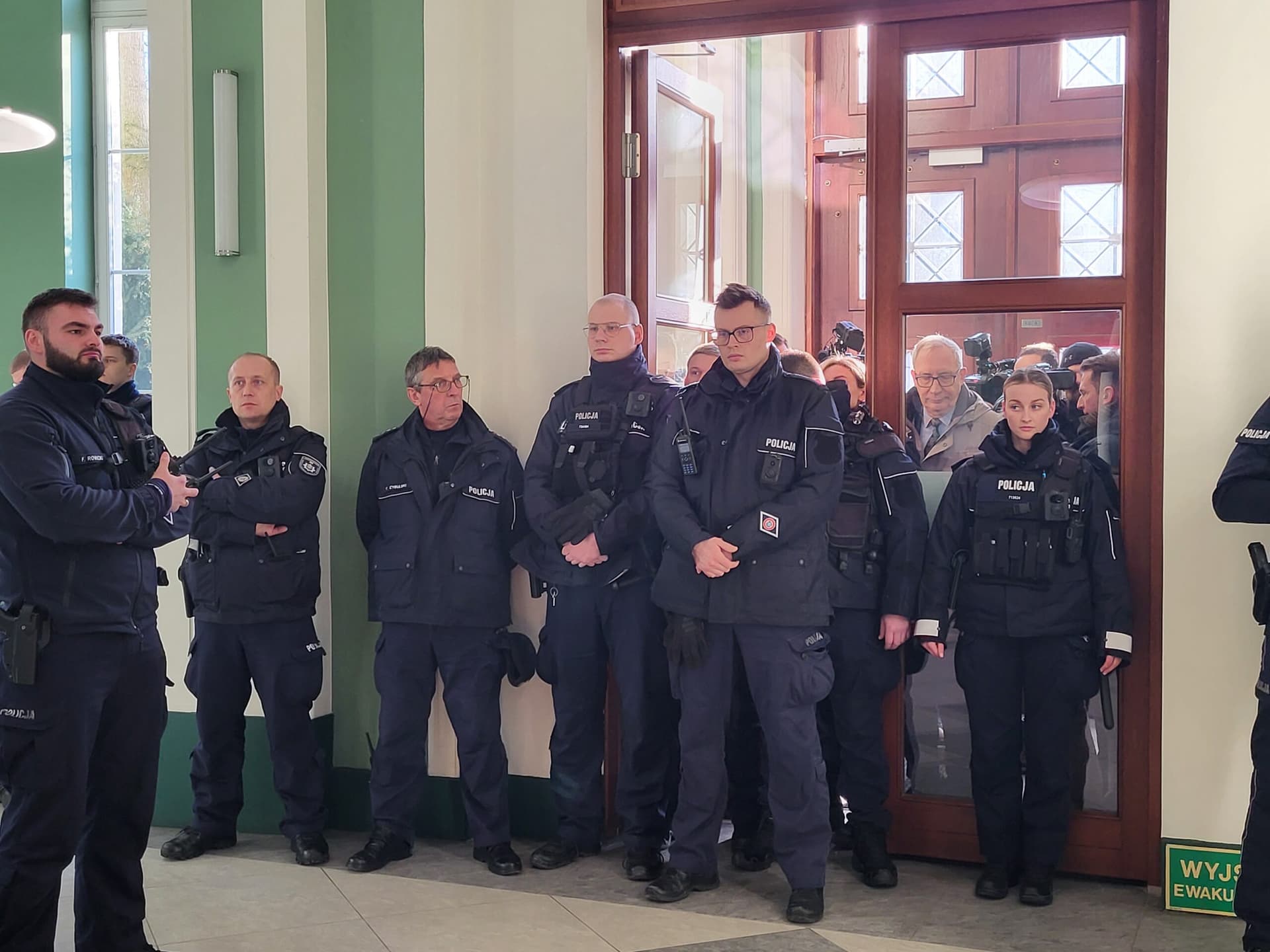 Policja weszła do KRS. Prezes Sądu Najwyższego: To niedopuszczalna ingerencja