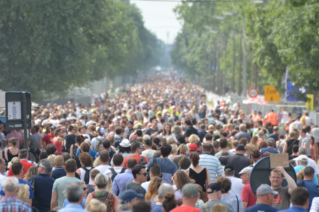 Polityczna przepaść między młodymi kobietami i mężczyznami rośnie