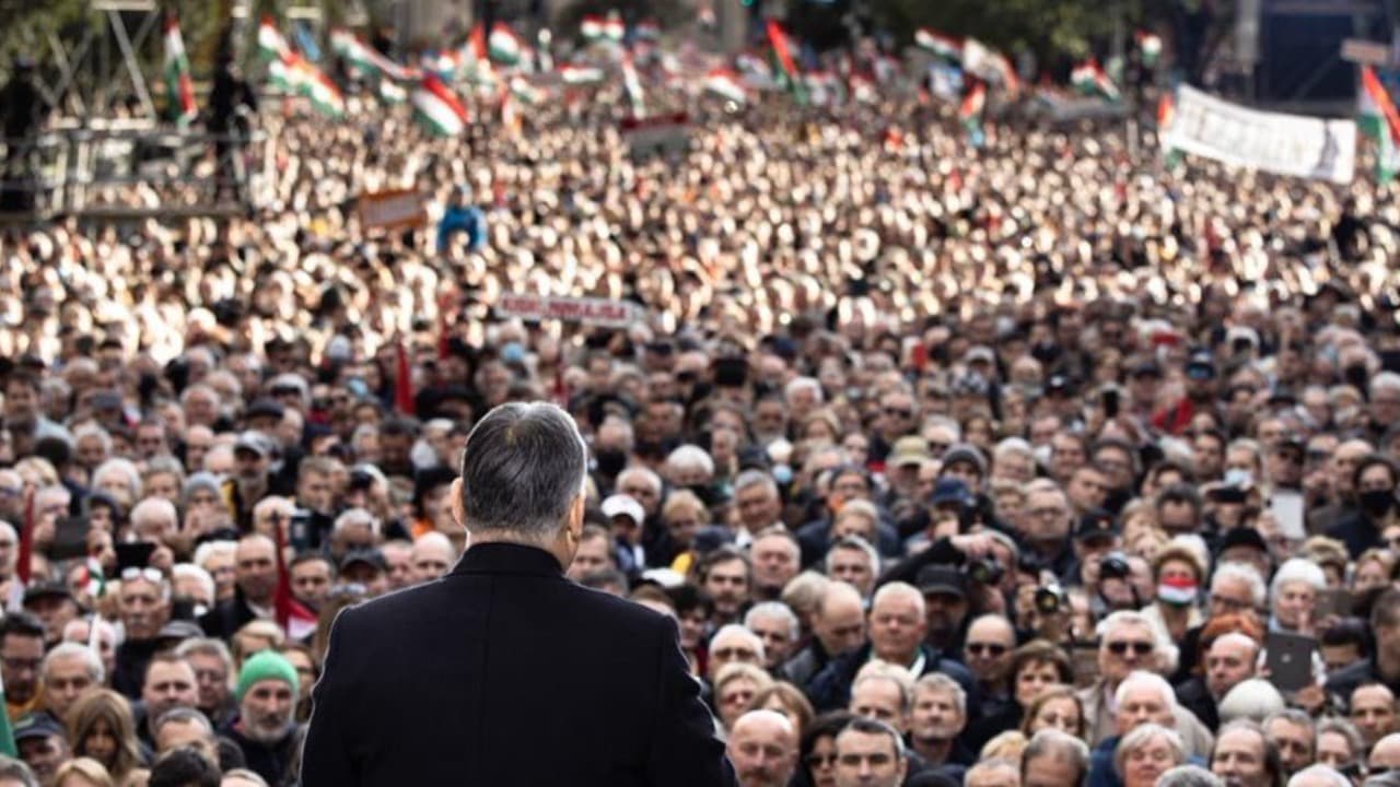 Karnowski: Orban przegrał z wojną, COVID-em i zmęczeniem po 16 latach władzy
