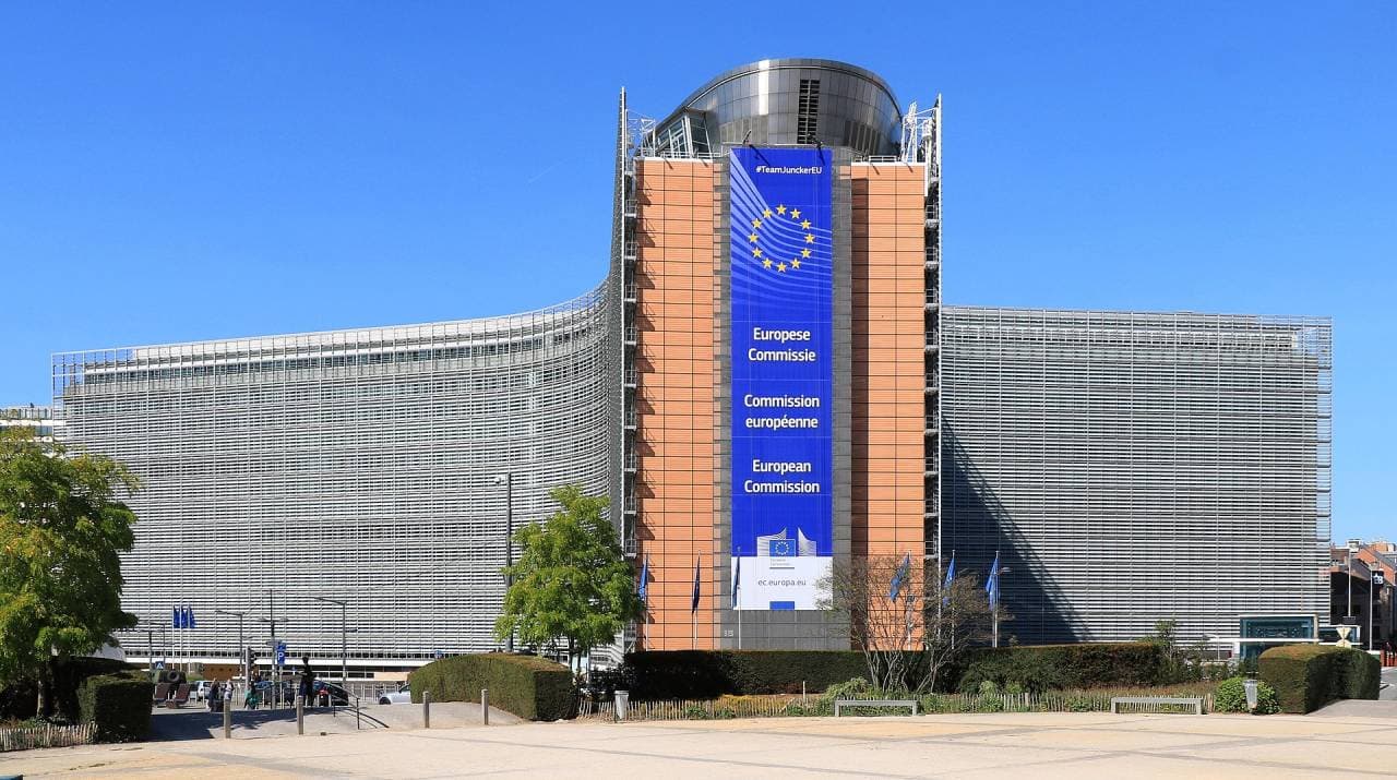 Polska ma zapłacić za błędy Niemiec? Gra o paliwo lotnicze w Europie