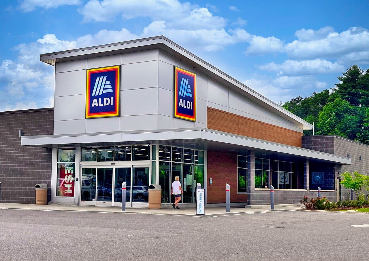 Symbolika masowych zwolnień w sieci Aldi