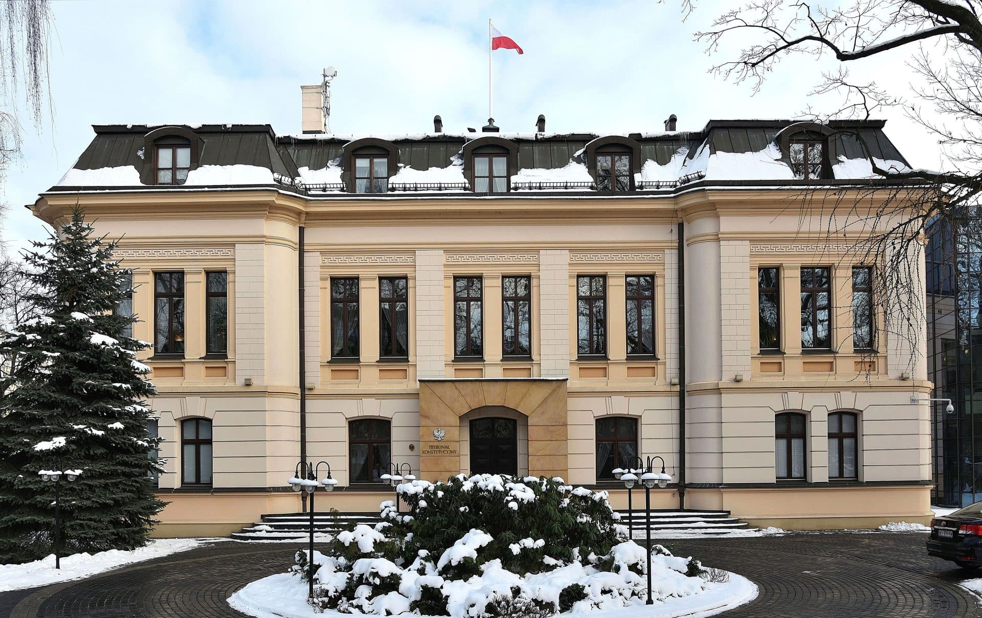 Setki tysięcy emerytów ofiarami anarchistycznej polityki rządu w sprawie Trybunału Konstytucyjnego