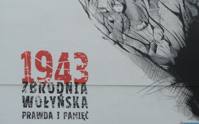 Fragment  muralu upamiętniającego ludobójstwo na Wołyniu /Warszawa ul Młynarska/ autor:  Mikołaj Ostaszewski