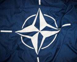 Flaga NATO / Fot. Sergeant Paul Shaw LBIPP (Army) / CC0