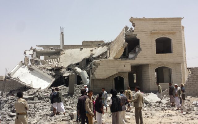 Zniszczony dom w jemeńskim mieście Sana / Fot. Mr Ibrahem, Wikimedia Commons