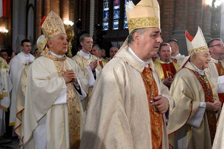 Święcenie biskupie i ingres abp Tadeusza Wojdy