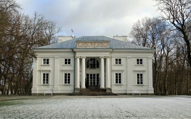 Pałac w Cieleśnicy / Fot. 	Miedzionikiel, Wikimedia Commons (CC BY-SA 4.0)