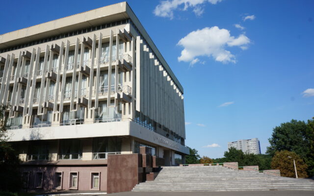 Biblioteka naukowa Dnieprzańskiego Uniwersytetu Narodowego/Foto. Skoropadsky/CC BY-SA 4.0