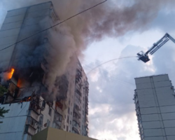 Zniszczony budynek w Kijowie | Fot. Twitter