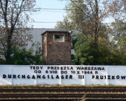 Durchgangslager Pruszków: Tędy przeszła Warszawa / Foot. Krzysztof Dudzik, Wikimedia Commons