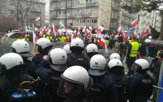 Zamieszki podczas protestu rolników pod Sejmem RP / Fot. Grzegorz Milko