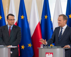 Radosław Sikorski i Donald Tusk / Fot. Mateusz Włodarczyk, Wikimedia Commons, CC BY-SA 3.0